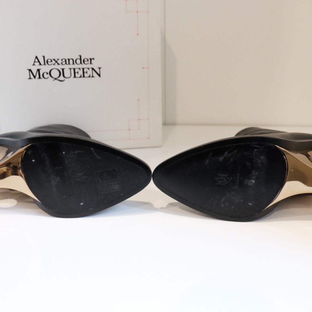 Alexander McQueen - Picture 5 of 7